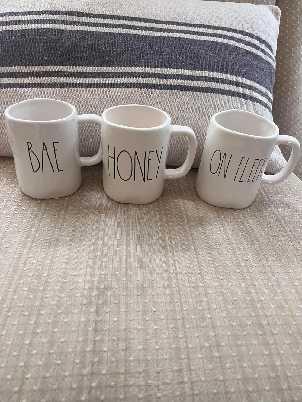 Rae Dunn set a three coffee mugs